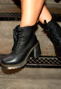 Botín militar de mujer negro Dr Martens jesy